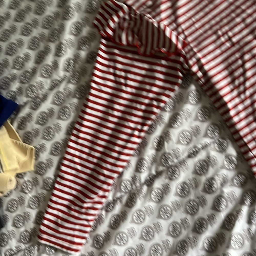 H&M ruffle sleeve shirt - Picture 3 of 5